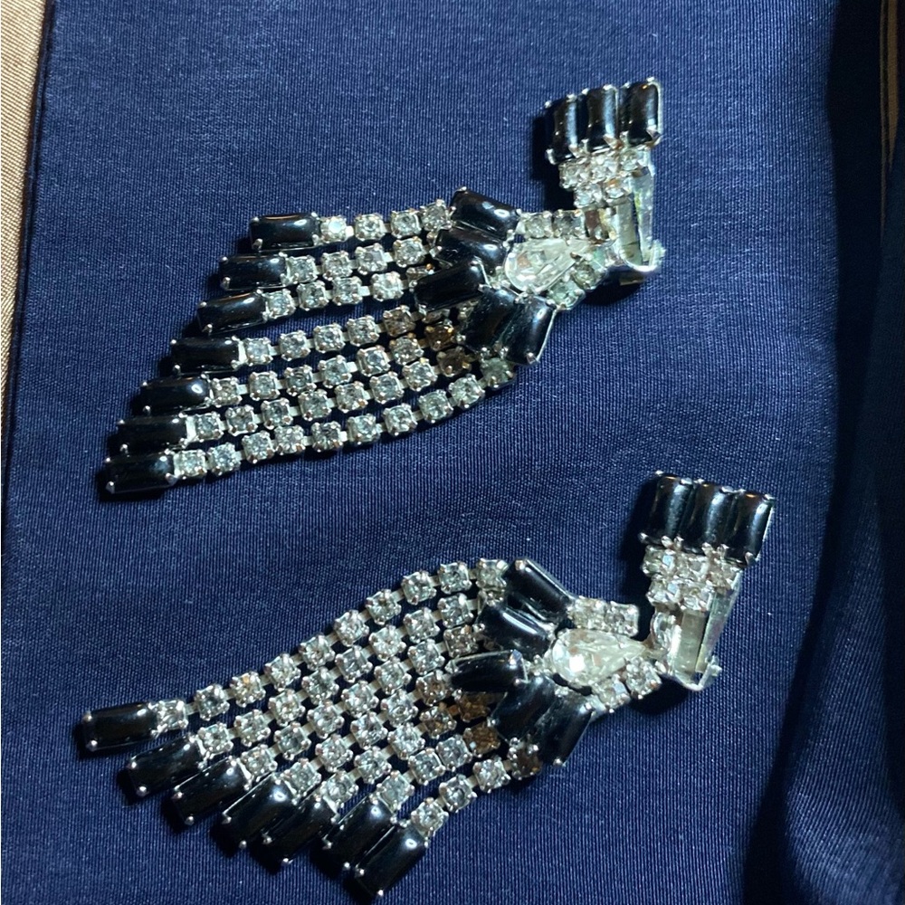 Vintage clip earrings, black and silver dangling - formal … or for fun !